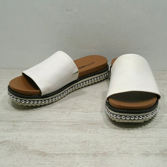 White Mountain Shoes - White Mt. Mountain Bronte Studded Platform Slide Mule Sandals Size 5.5 M